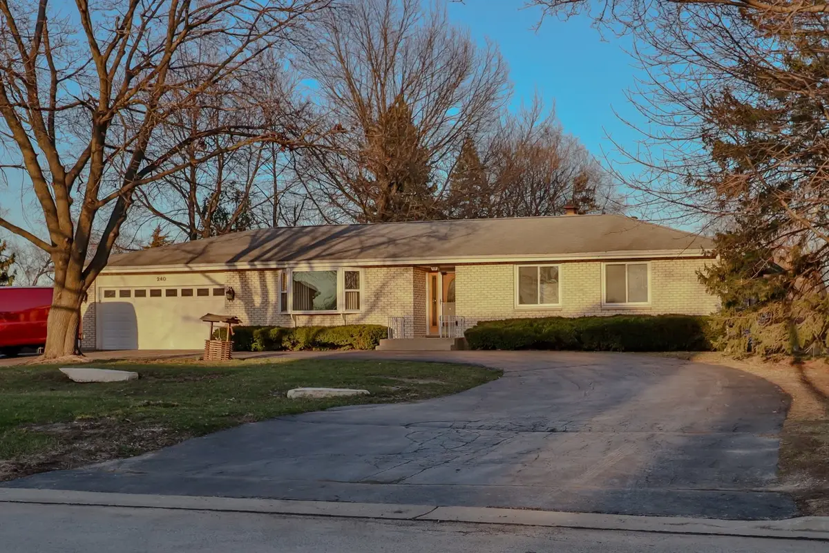 7N240 West End Road, Roselle, IL 60172 - #1