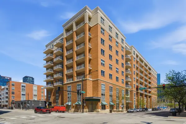 950 W Monroe Street #401, Chicago, IL 60607