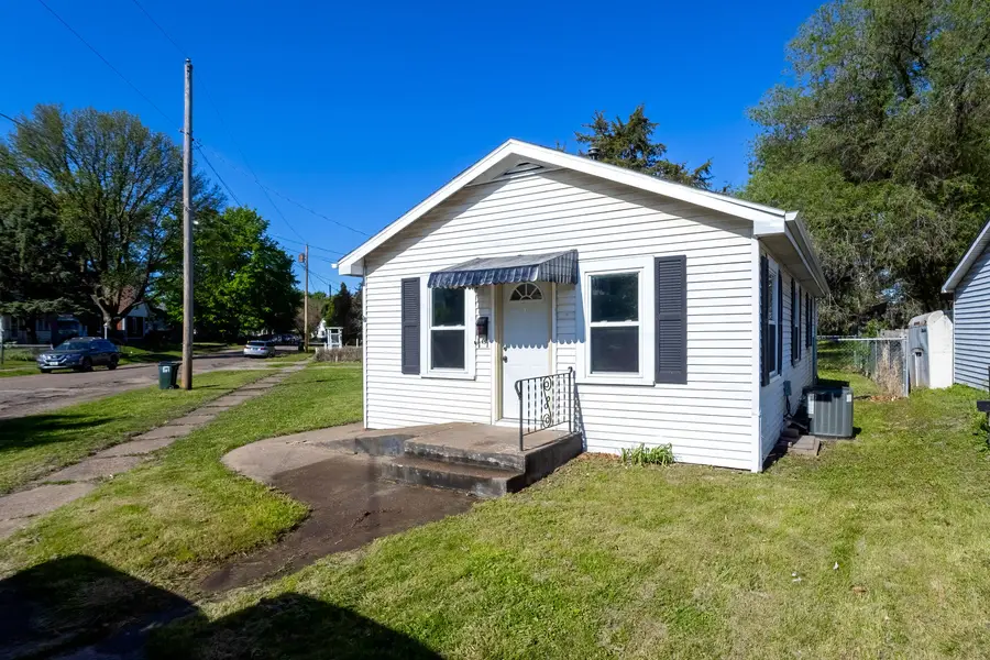 914 S Elsie Avenue, Davenport, IA 52802 - #2