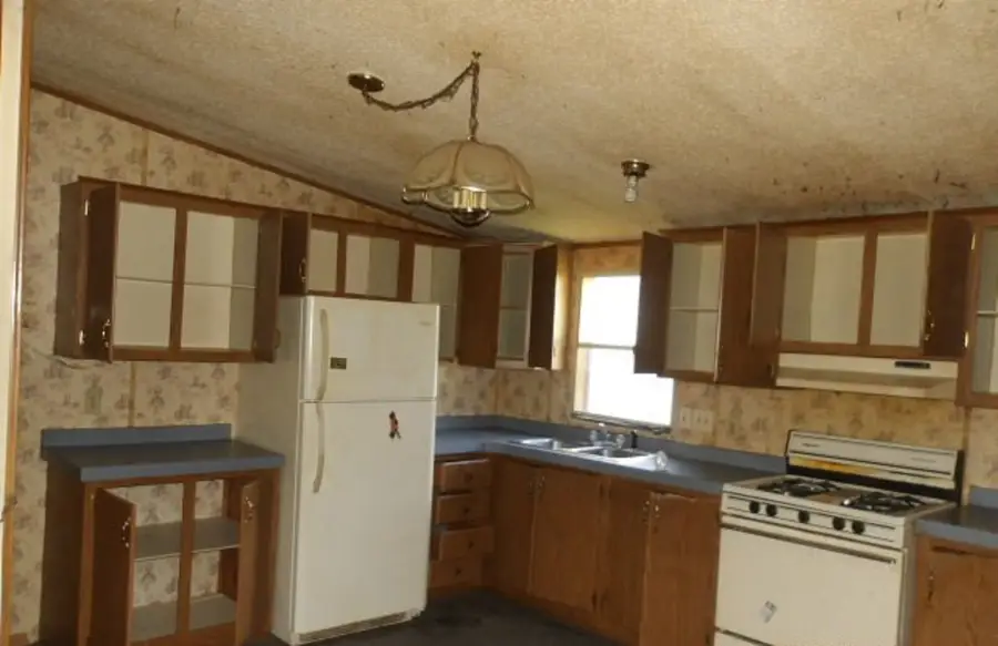 406 E Van Buren Street, Paris, IL 61944 - #3