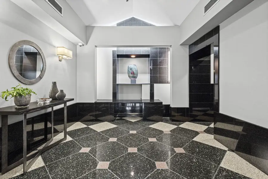 111 W Maple Street #1807, Chicago, IL 60610 - #3