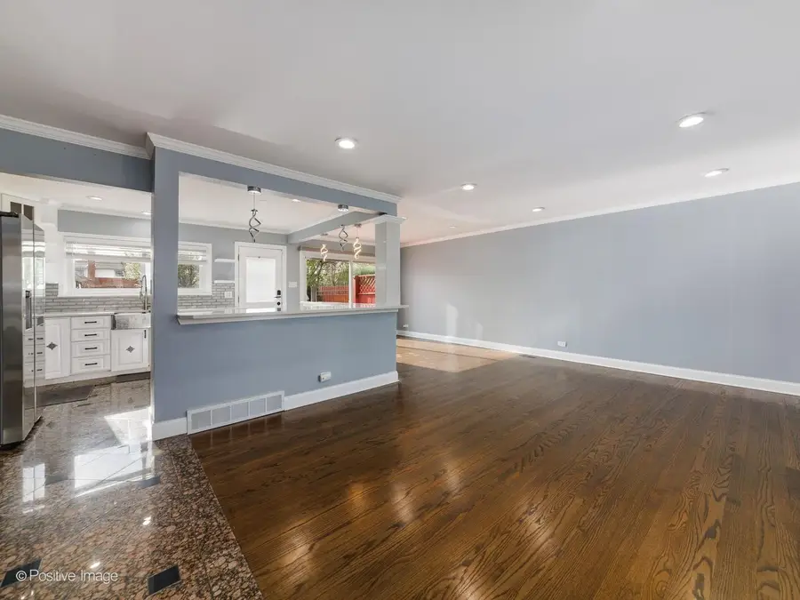 9506 Ozanam Avenue, Morton Grove, IL 60053 - #3