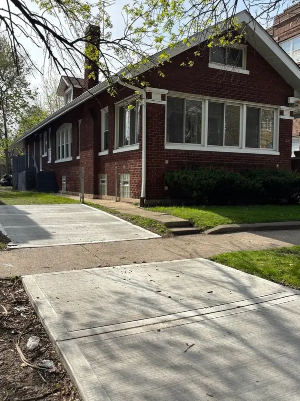 7518 S Ridgeland Avenue, Chicago, IL 60649