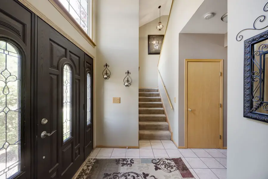 8 Elizabeth Court, Lake In The Hills, IL 60156 - #3