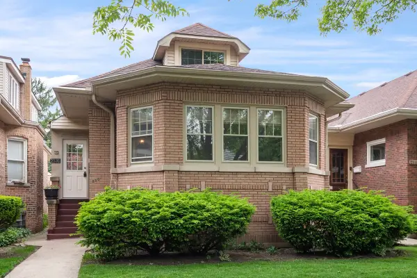 2531 W Morse Avenue, Chicago, IL 60645