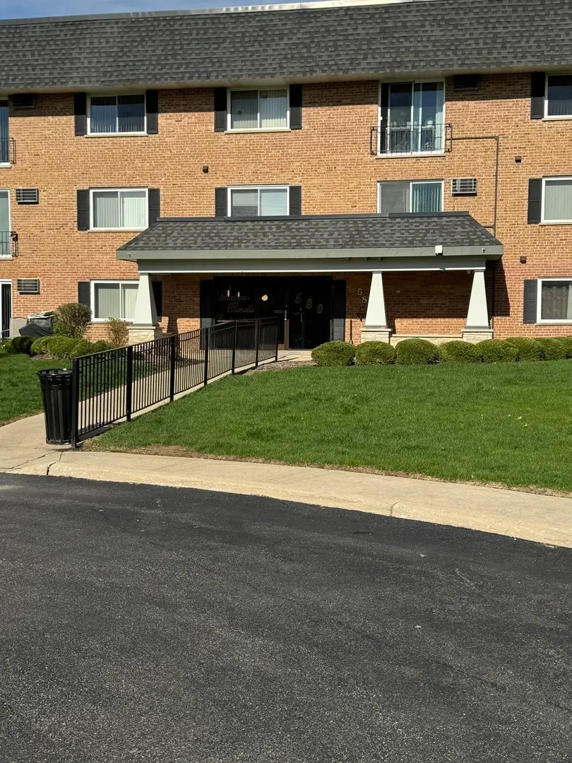 580 Lawrence Avenue #113, Roselle, IL 60172 - #1