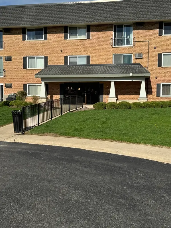 580 Lawrence Avenue #113, Roselle, IL 60172