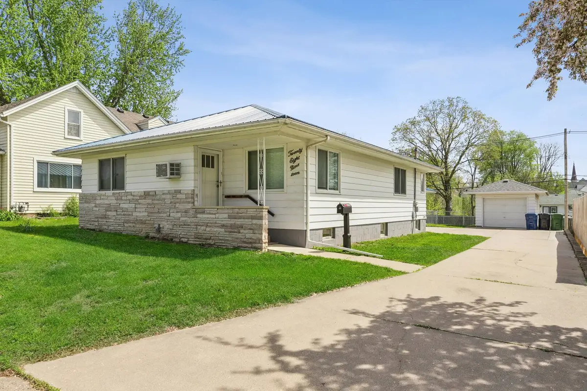 2819 N 3rd Street, Clinton, IA 52732 - #1