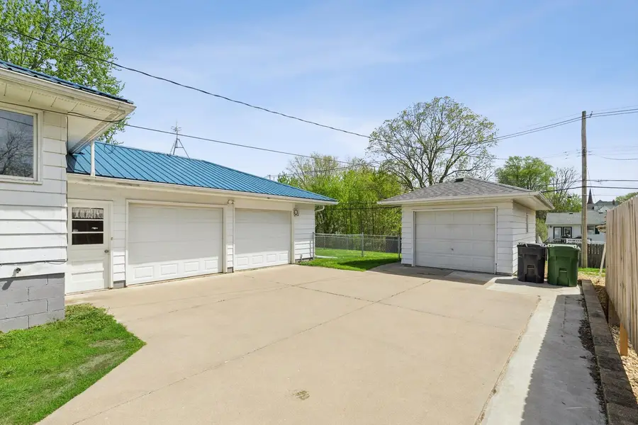 2819 N 3rd Street, Clinton, IA 52732 - #2