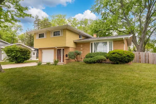 9 Sycamore Drive, Naperville, IL 60540