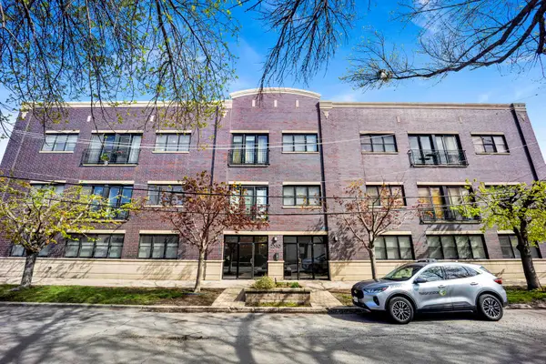 2310 W Nelson Street #102, Chicago, IL 60618