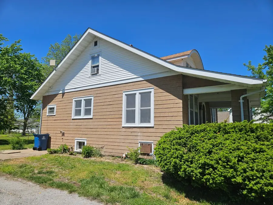 167 N Park Street, Hoyleton, IL 62803 - #2