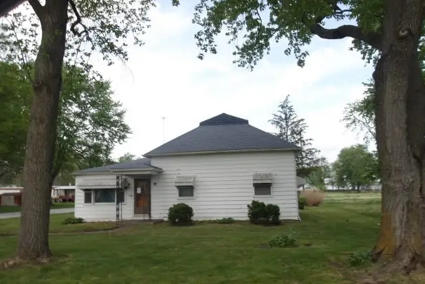 402 E Freemont Street, Tower Hill, IL 62571 - #2