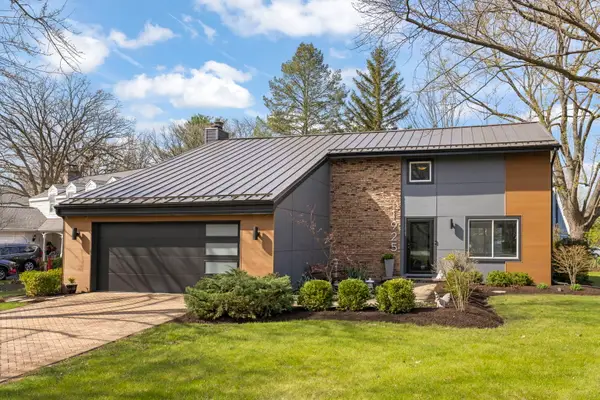 1925 Coach Drive, Naperville, IL 60565