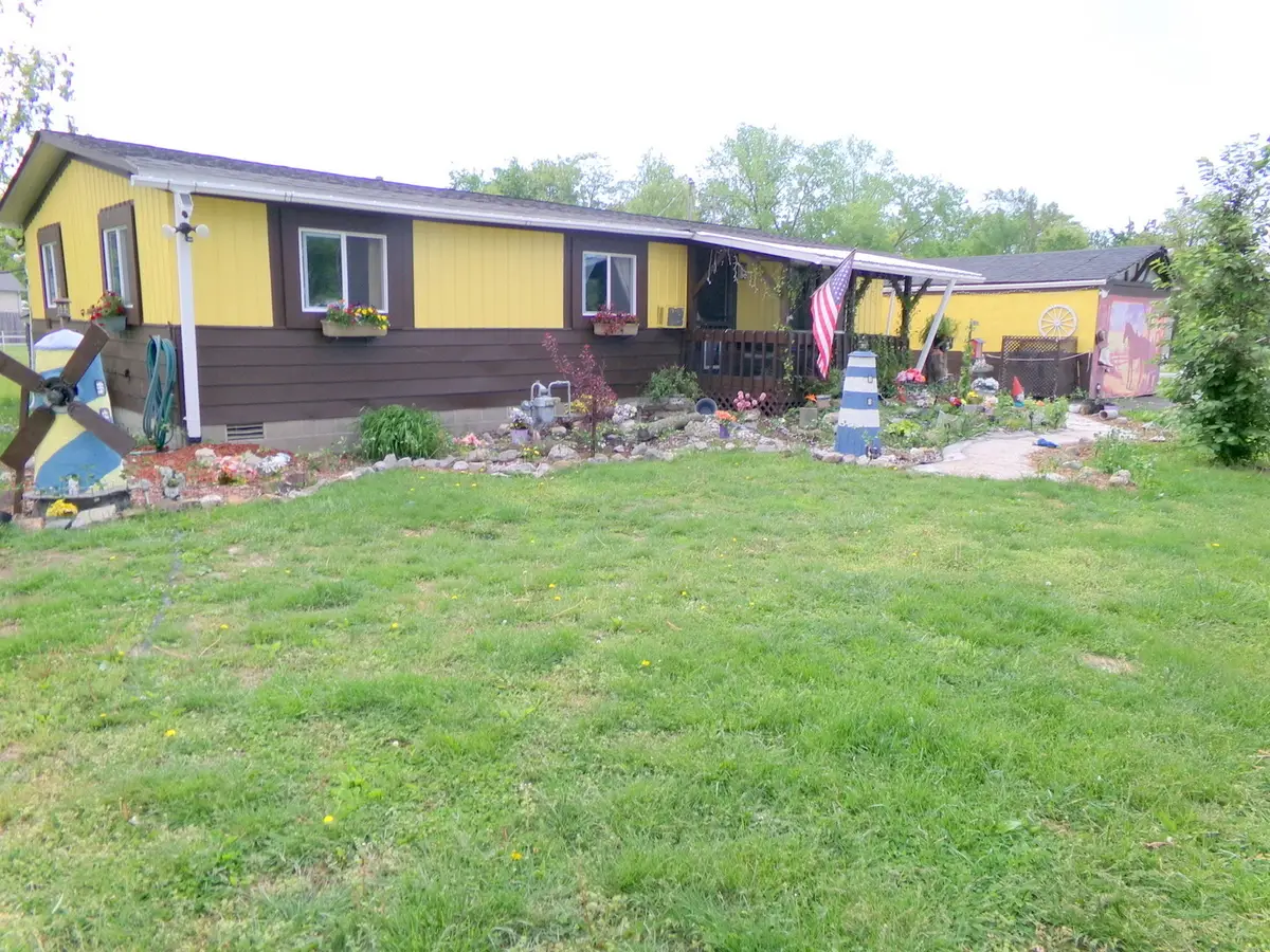 1104 Van Buren Avenue, Sandoval, IL 62882 - #1