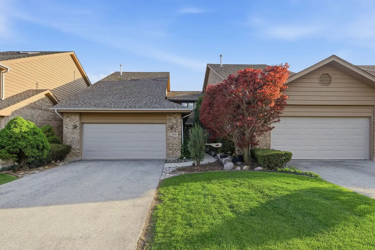 9081 Del Prado Drive, Palos Hills, IL 60465 - #1