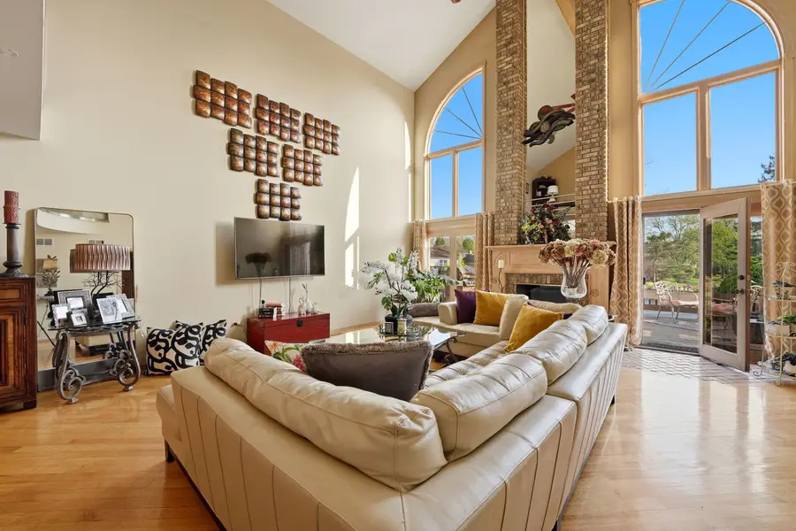 9081 Del Prado Drive, Palos Hills, IL 60465 - #3