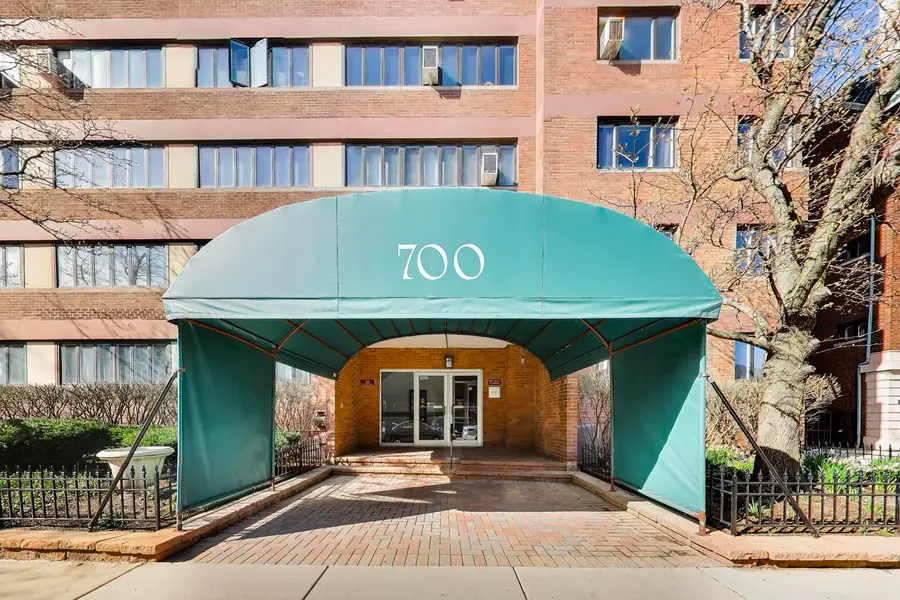700 W Bittersweet Place #210, Chicago, IL 60613 - #3