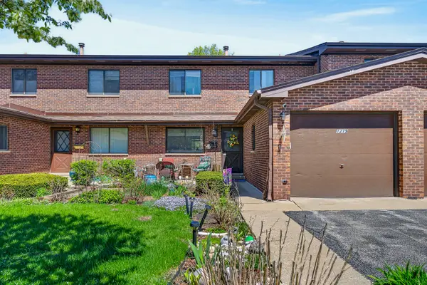 1219 Hunters Lane #1219, Lake Zurich, IL 60047