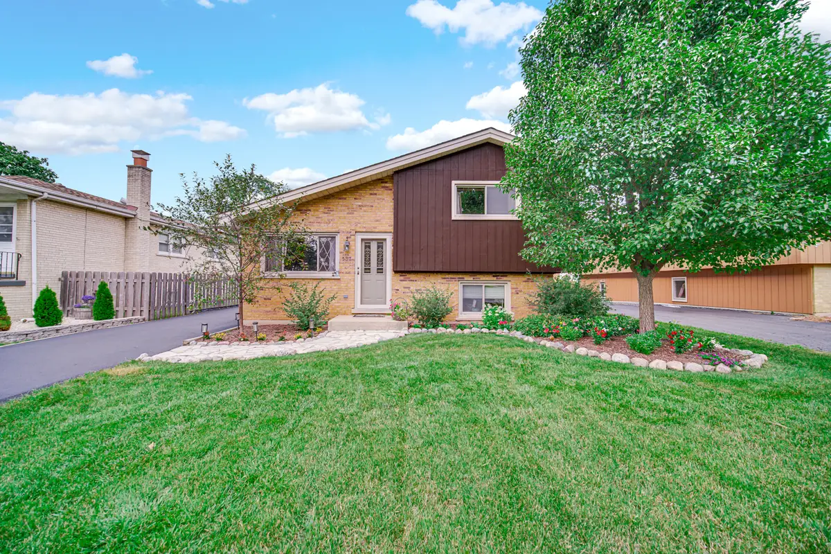 557 W Crockett Avenue, Elmhurst, IL 60126 - #1
