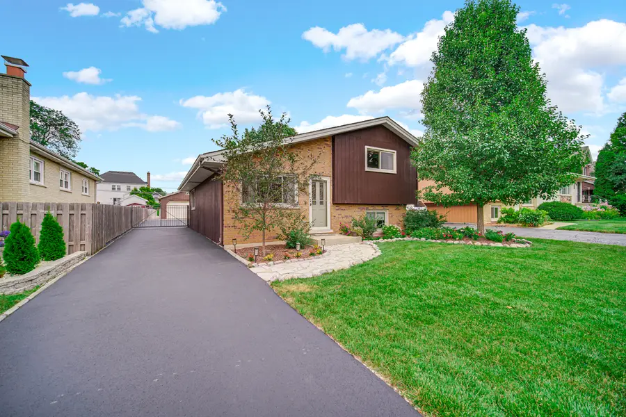 557 W Crockett Avenue, Elmhurst, IL 60126 - #2