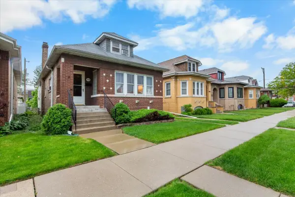 3130 N Monitor Avenue, Chicago, IL 60634