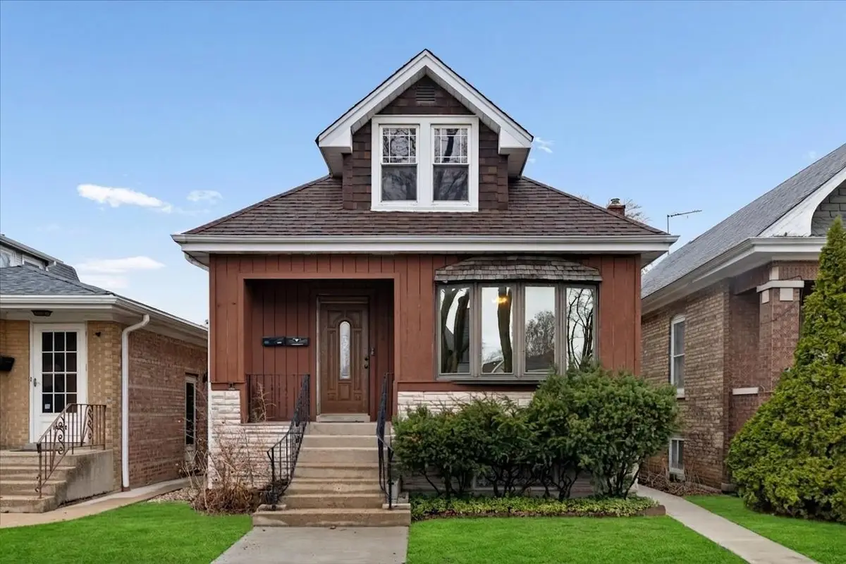 5042 W Winnemac Avenue, Chicago, IL 60630 - #1
