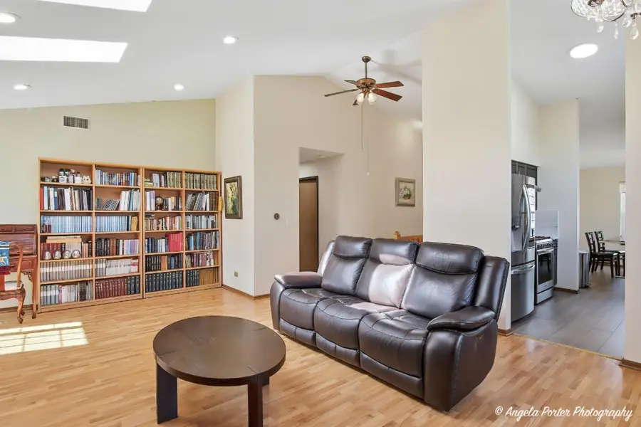 512 W Happfield Drive, Arlington Heights, IL 60004 - #3