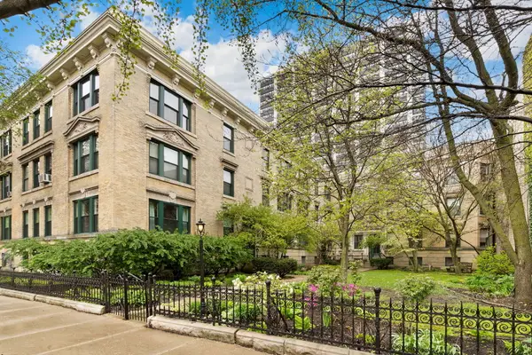 533 W Melrose Street #3F, Chicago, IL 60657