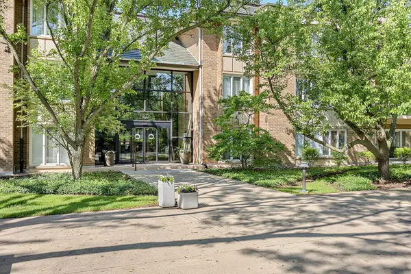 2 Oak Brook Club Drive #C310, Oak Brook, IL 60523