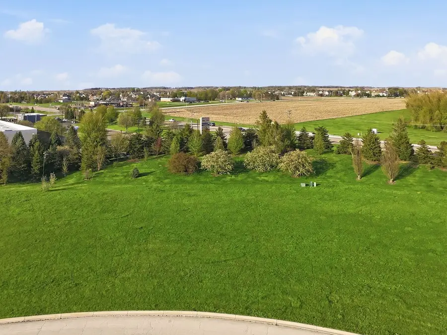 201 Whittemore Drive, Sycamore, IL 60178 - #2