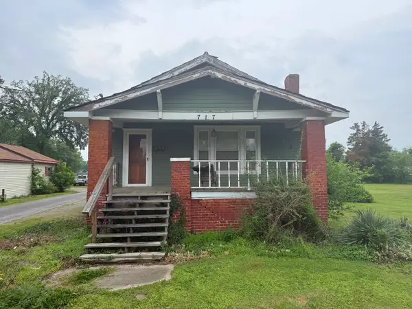 717 W Sloan Street, Harrisburg, IL 62946