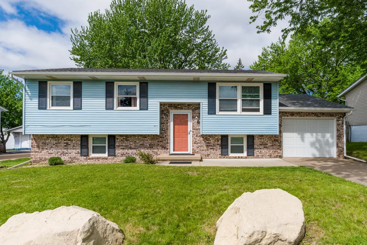 6636 Hillandale Road, Davenport, IA 52806 - #1