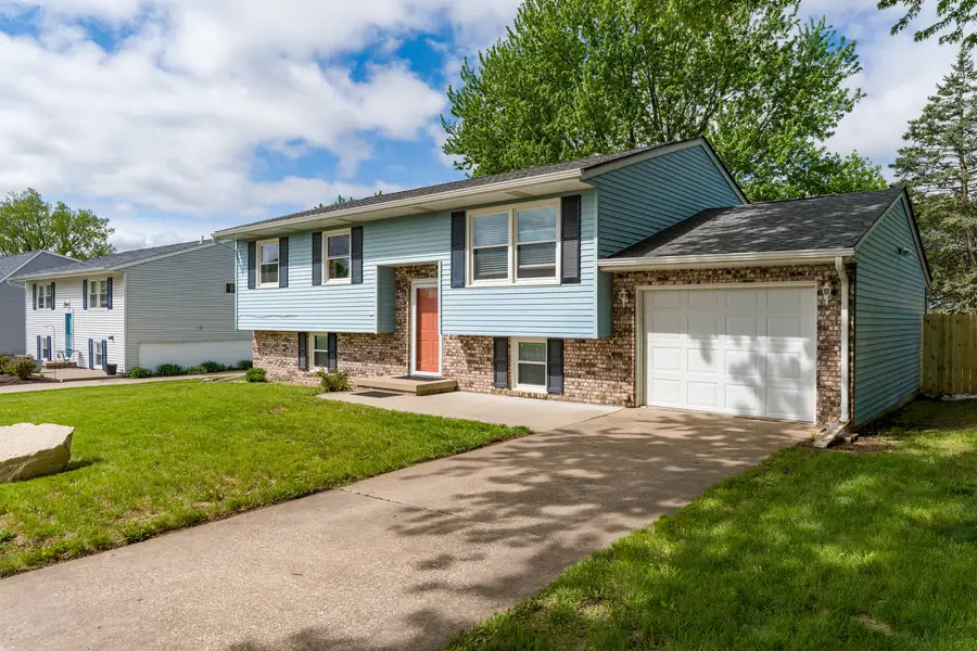 6636 Hillandale Road, Davenport, IA 52806 - #2