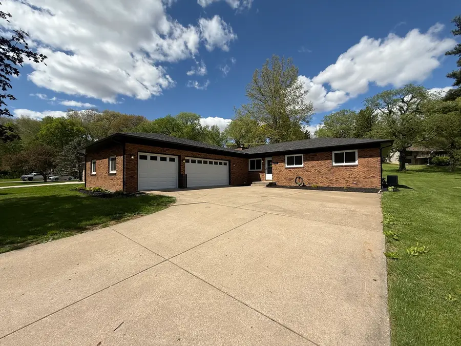 4065 Pinebrook Lane, Bettendorf, IA 52722 - #2