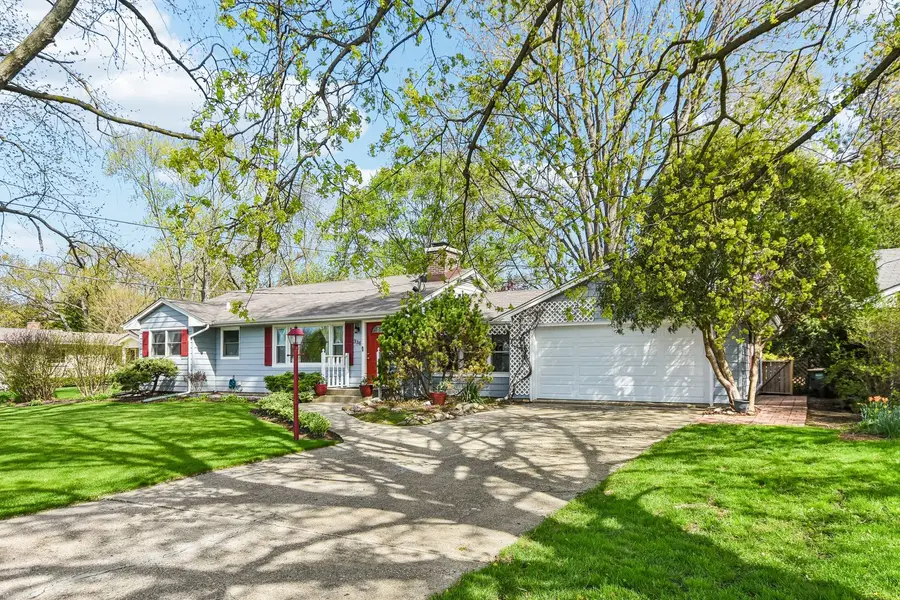 336 W Lincoln Avenue, Libertyville, IL 60048 - #3
