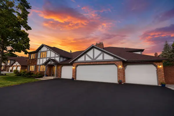 13158 S Oak Hills Parkway #1A, Palos Heights, IL 60463