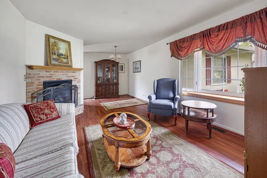33 Walpole Road, Elk Grove Village, IL 60007 - #2