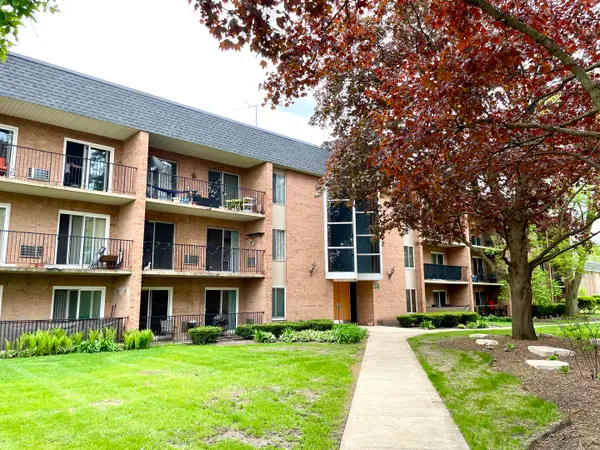 1052 Mill Street #110, Naperville, IL 60540