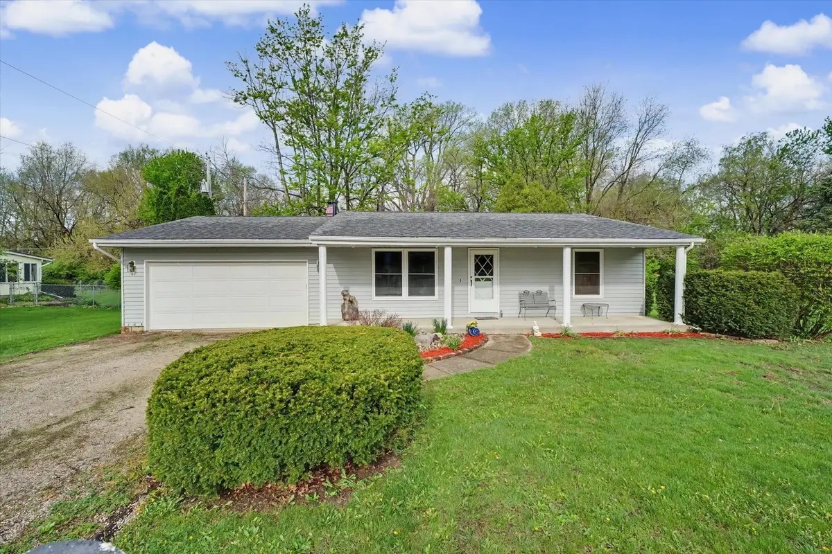 105 S Meadowhill Lane, Mahomet, IL 61853 - #1