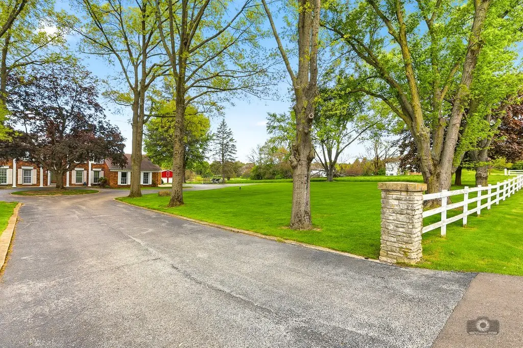 39W093 Silver Glen Road, Saint Charles, IL 60175 - #1