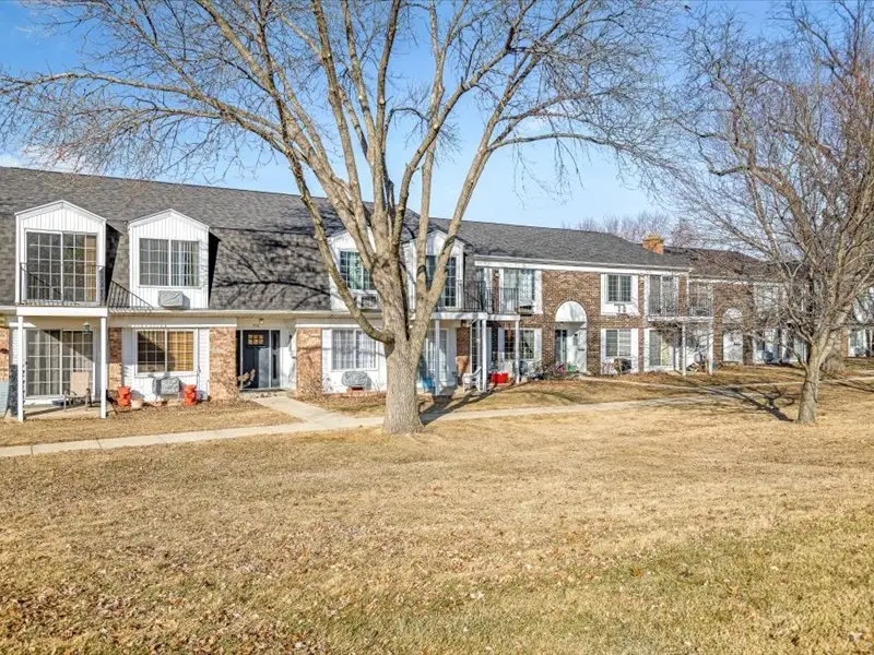 706 Kiwanis Drive #4, Freeport, IL 61032 - #1