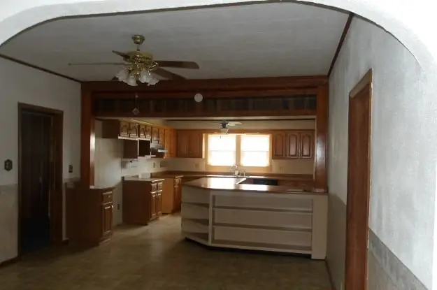 114 E 7th Street, Flora, IL 62839 - #3