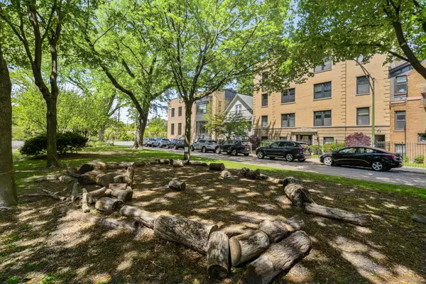 1744 W Henderson Street #2, Chicago, IL 60657