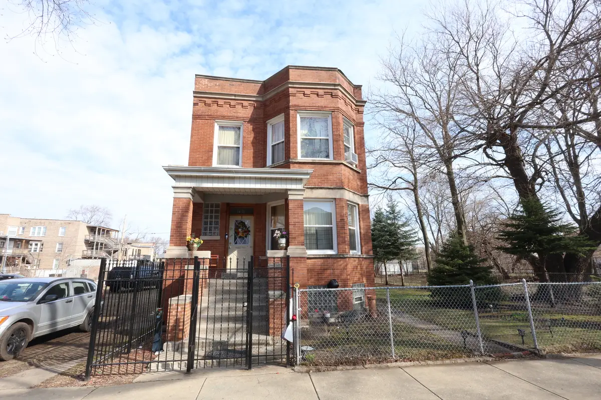 1418 E 69th Place, Chicago, IL 60637 - #1