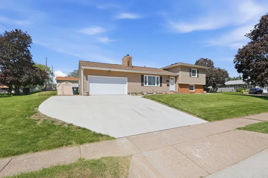 3822 Wilkes Avenue, Davenport, IA 52806 - #2