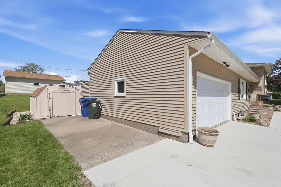 3822 Wilkes Avenue, Davenport, IA 52806 - #3