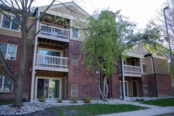 104 Glengarry Drive #105, Bloomingdale, IL 60108