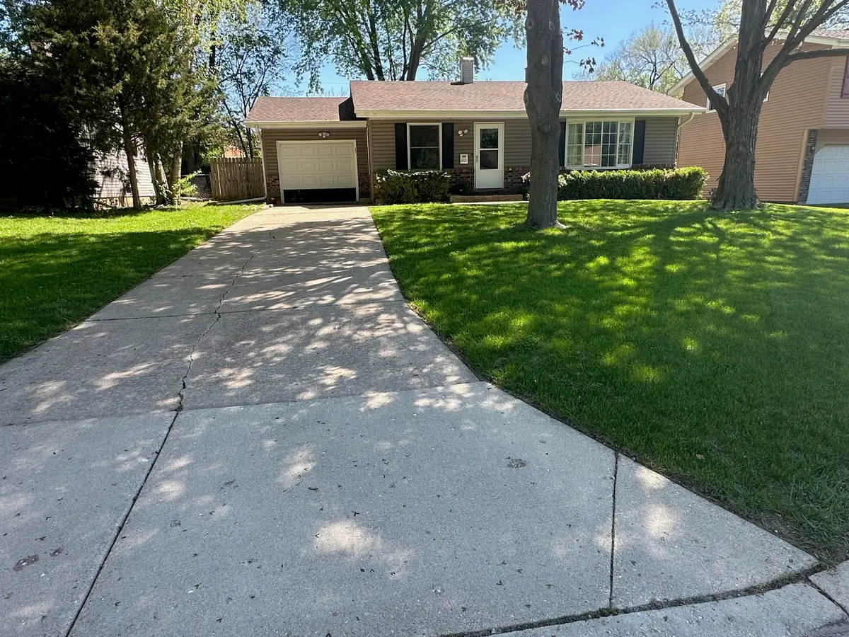 201 Lilac Lane, North Aurora, IL 60542 - #1