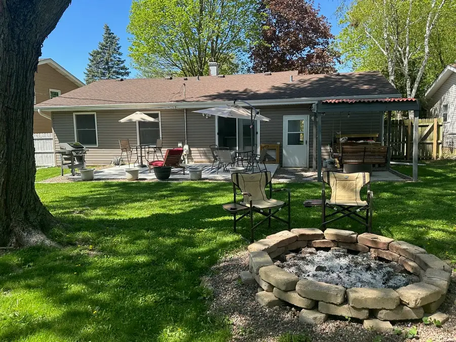 201 Lilac Lane, North Aurora, IL 60542 - #2